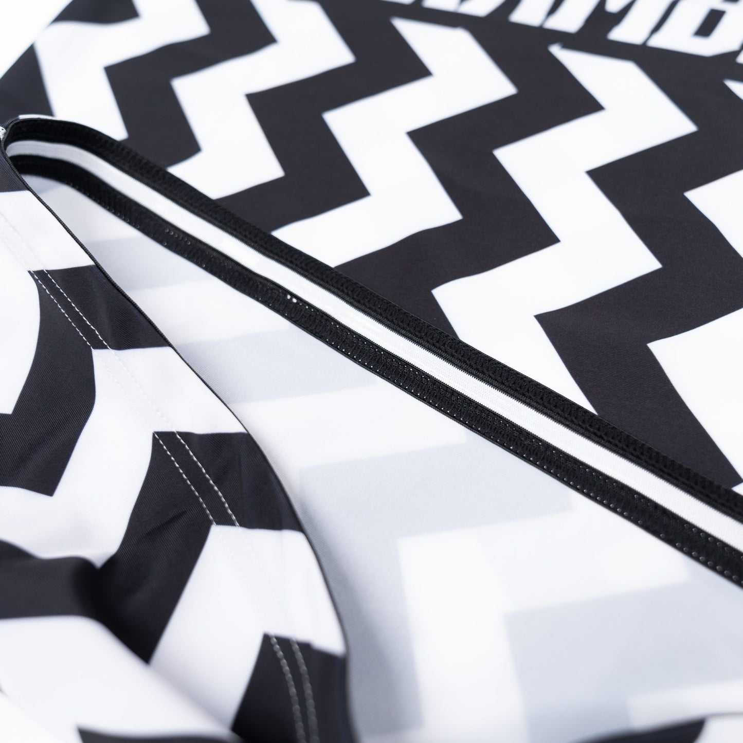 SCRAMBLE RANKED RASHGUARD V5 – WHITE